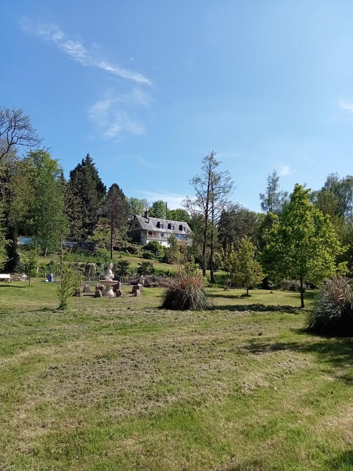 Le Clos De *